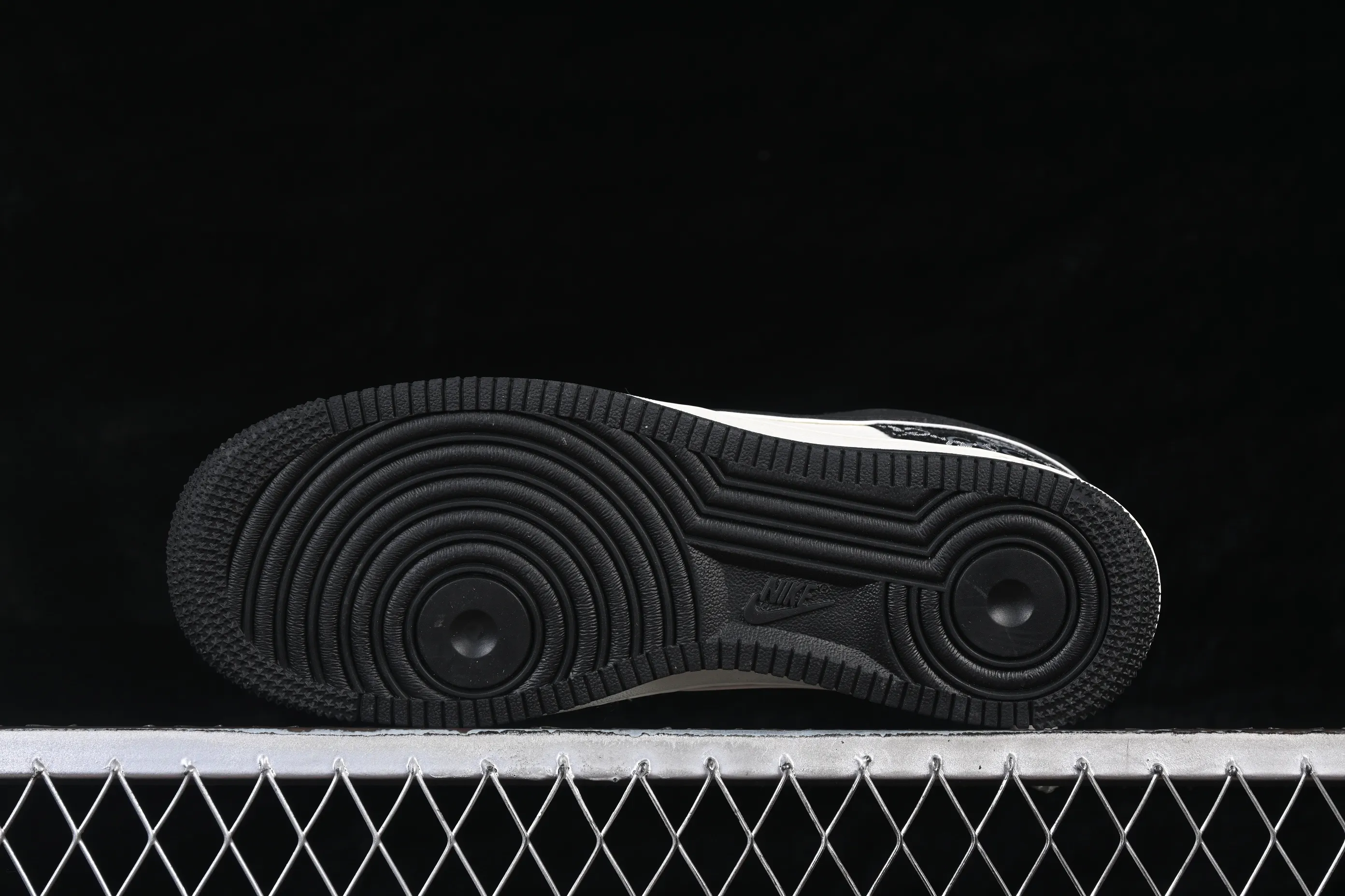 All categories Nk Air Force 1 Air Force series Nk Air Force 1 Low Air Force low-top Nike Air Force 1'07 Low Black and white classic color Air Force 1 low-top casual sneakers MM3399-810